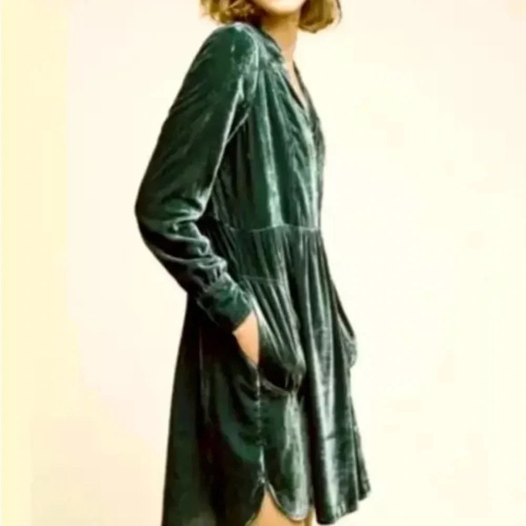 HOLDING HORSES Dresses & Skirts - Anthropologie holding horses, green velvet, long sleeve dress size extra small